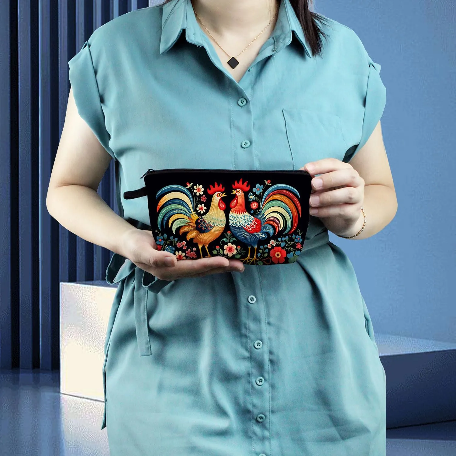 Floral Roosters Makeup Bag Colorful Chicken Small Organizer Bag Zipper Pouch Ethnic Style Roosters Print Cosmetic Bag Present for Women Friends