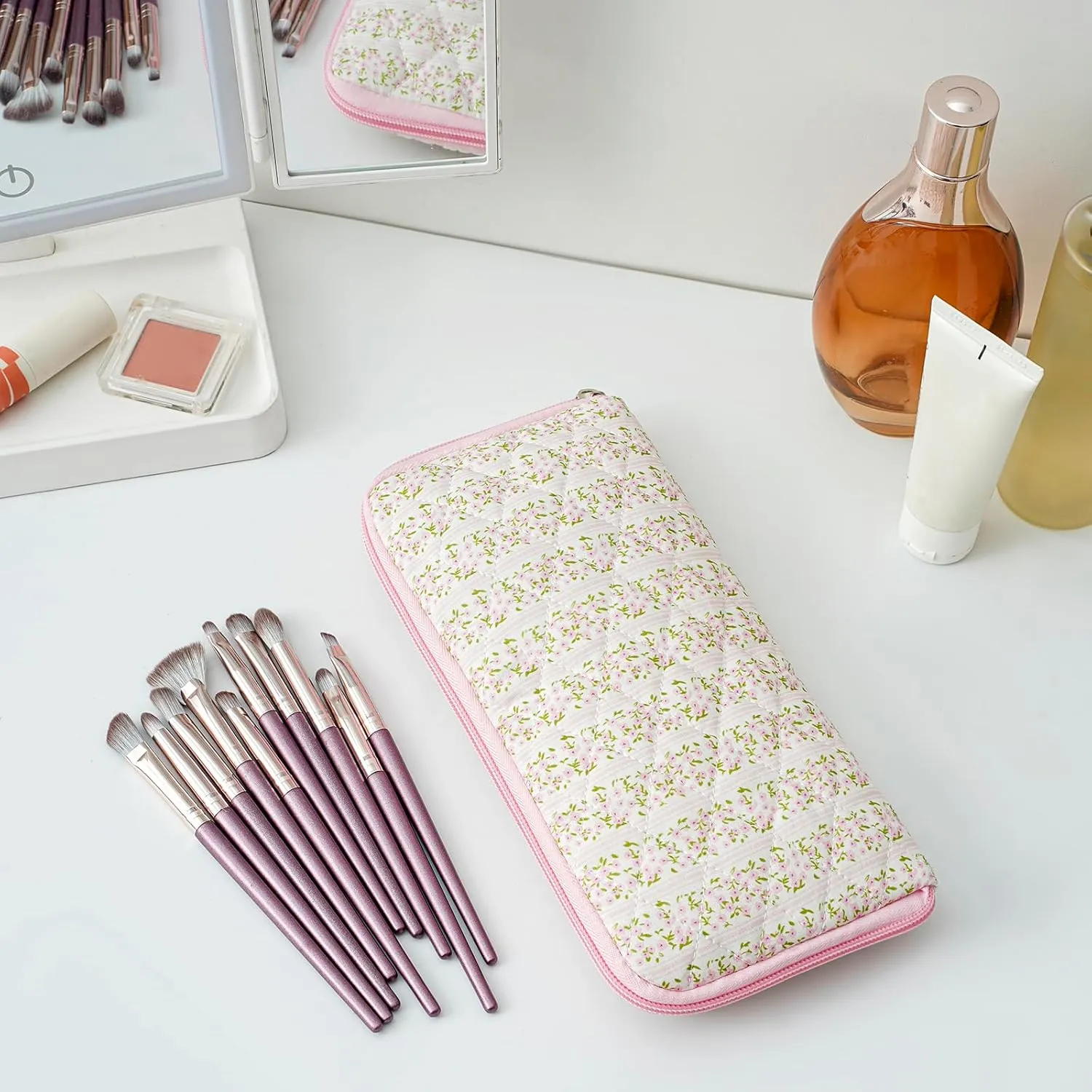 JOVAKIT Quilted Makeup Brush Holder Travel Cosmetic Bag for Women, Floral Coquette Cotton Makeup Brush Case Toiletry Zipper Make Up Pouch, Travel Storage Organizer Pouch (Pink Floral)